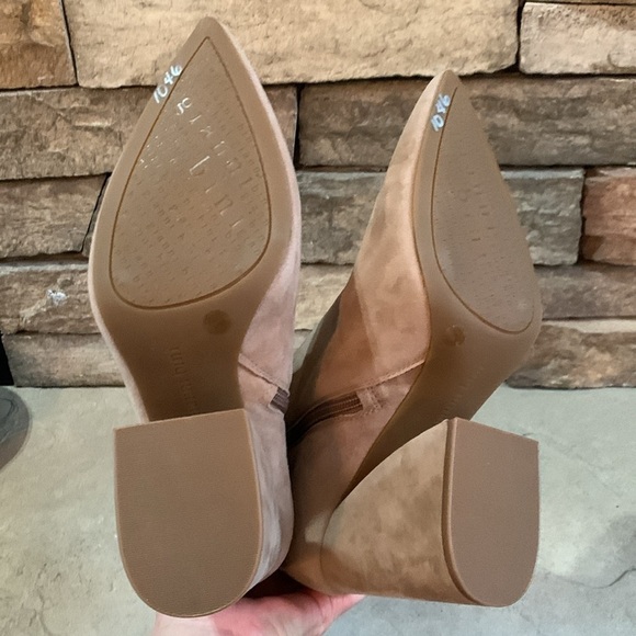 Gianni Bini sz 10 taupe pointed toe chunky heel suede NWOT booties - Picture 7 of 8
